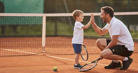 KINDERTENNIS AB 3 JAHREN: WAS IST DER RICHTIGE EINSTIEG FÜR ELTERN?