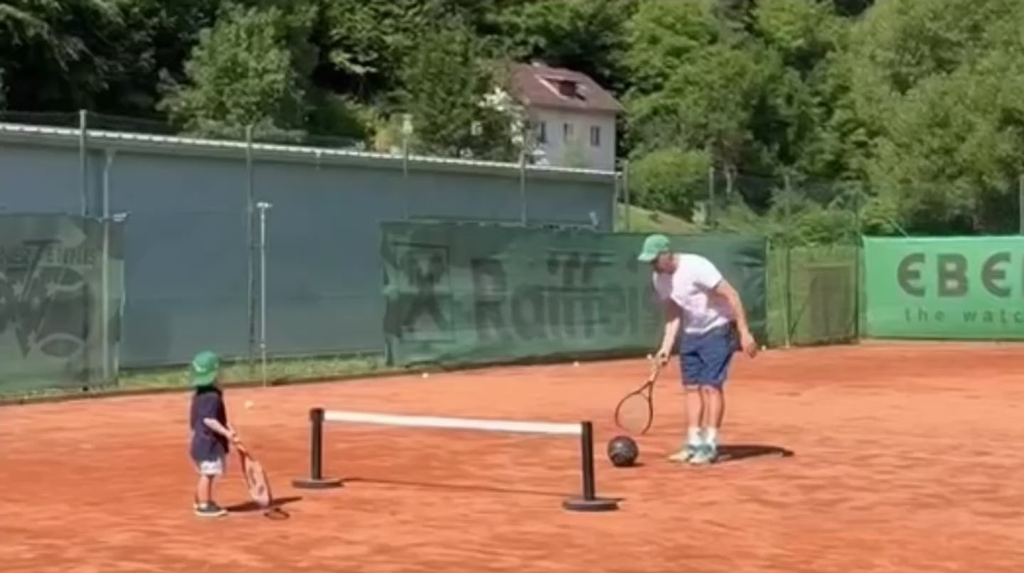 Load video: Whack! Tennis goes Kindergarten - Frankie - 3 years old